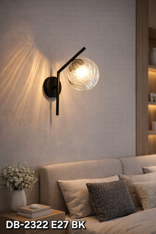 جدارية باللون الأسود