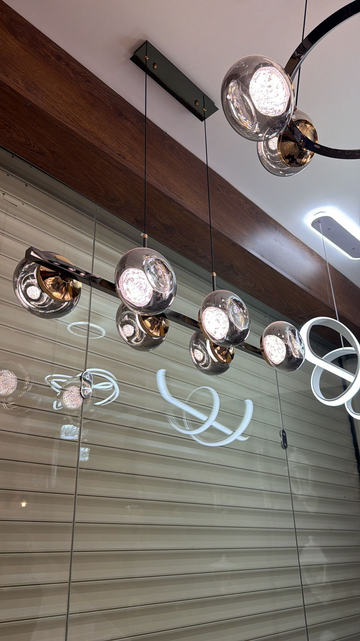 ثريا ليد اسود بار