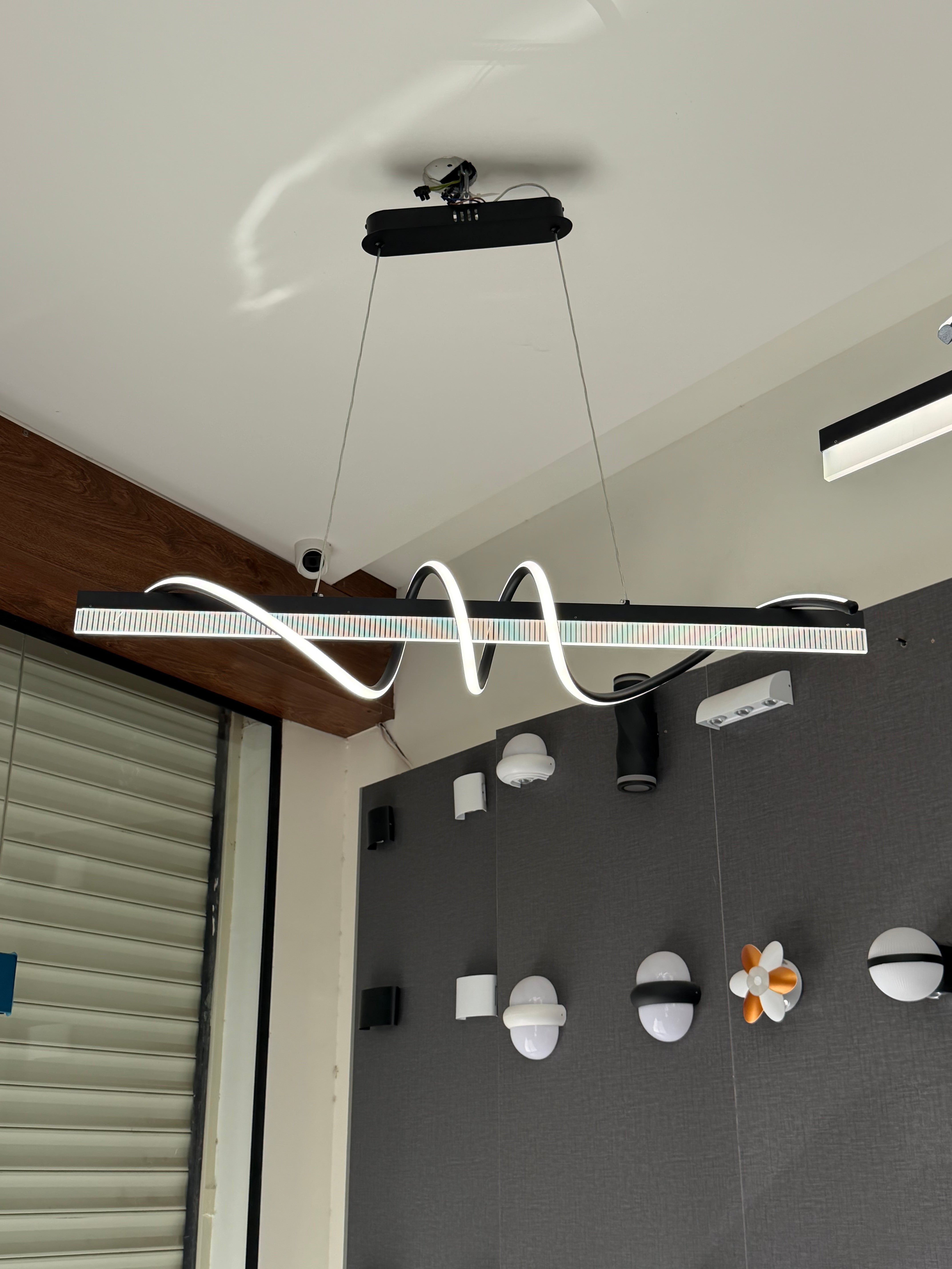 ثريا بار اسود 100سم 3 درجات اضاءة