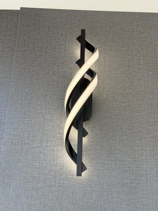 ثريا جدارية لون اسود