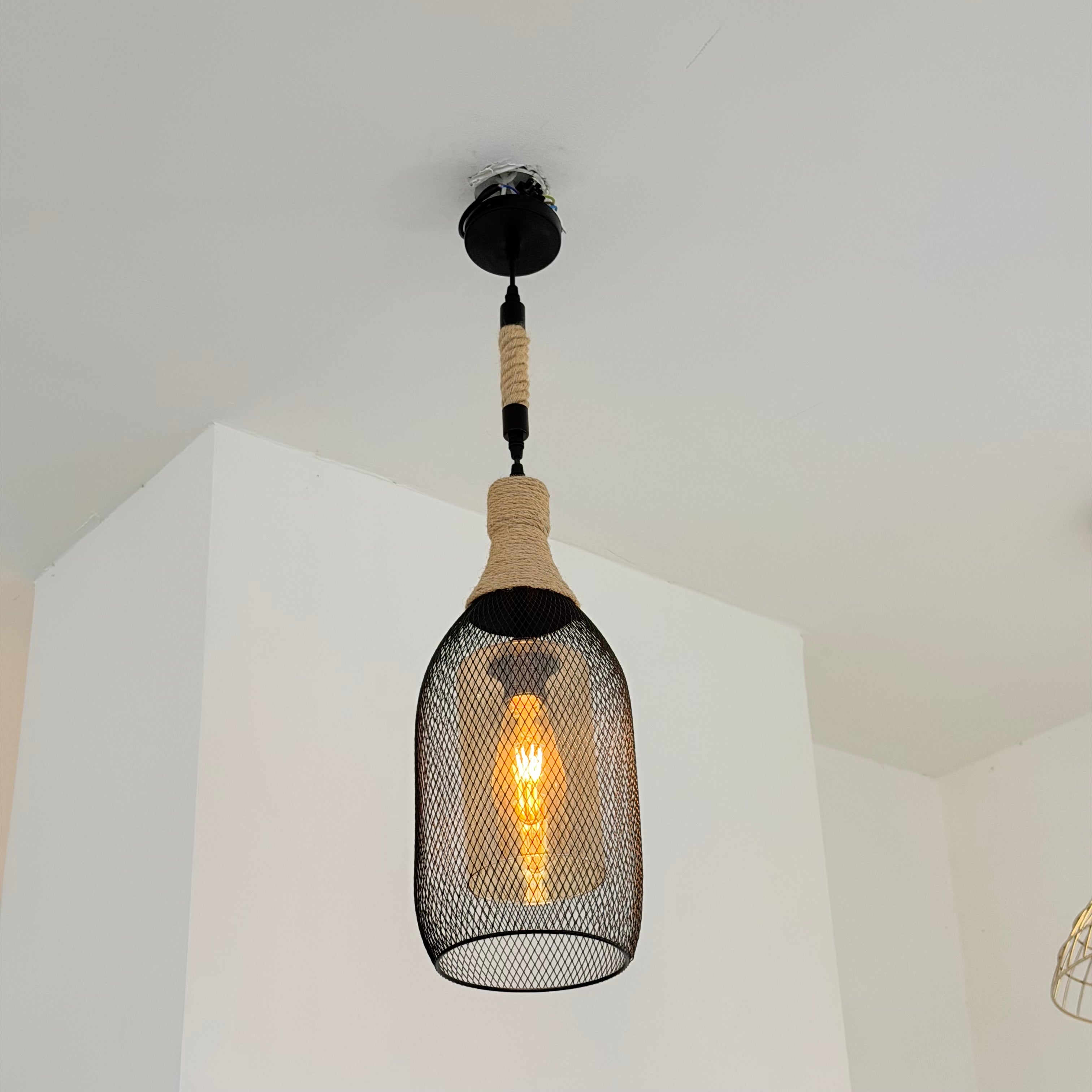 ثريا مفرد لون اسود