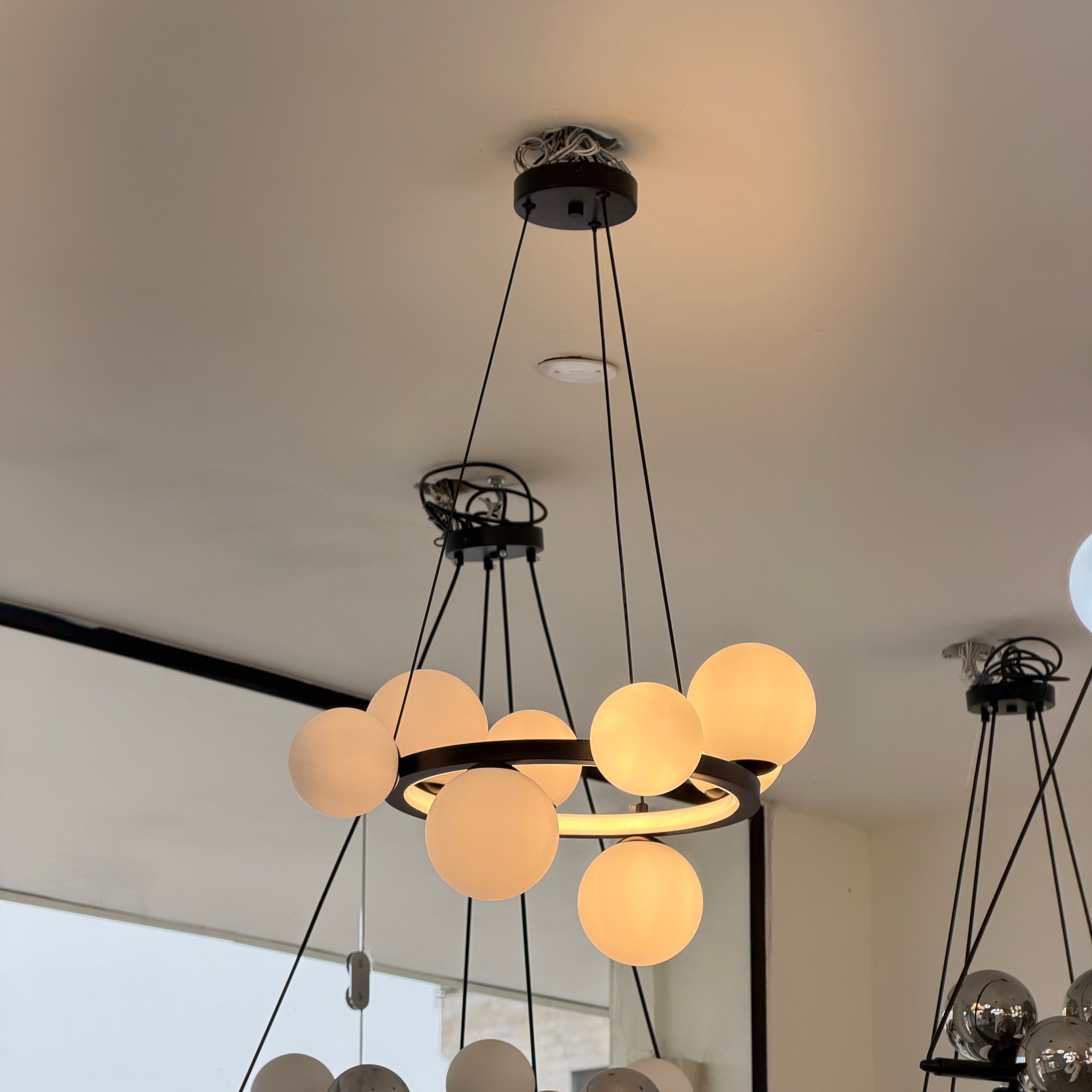 ثريا مودرن اسود 8 طابات