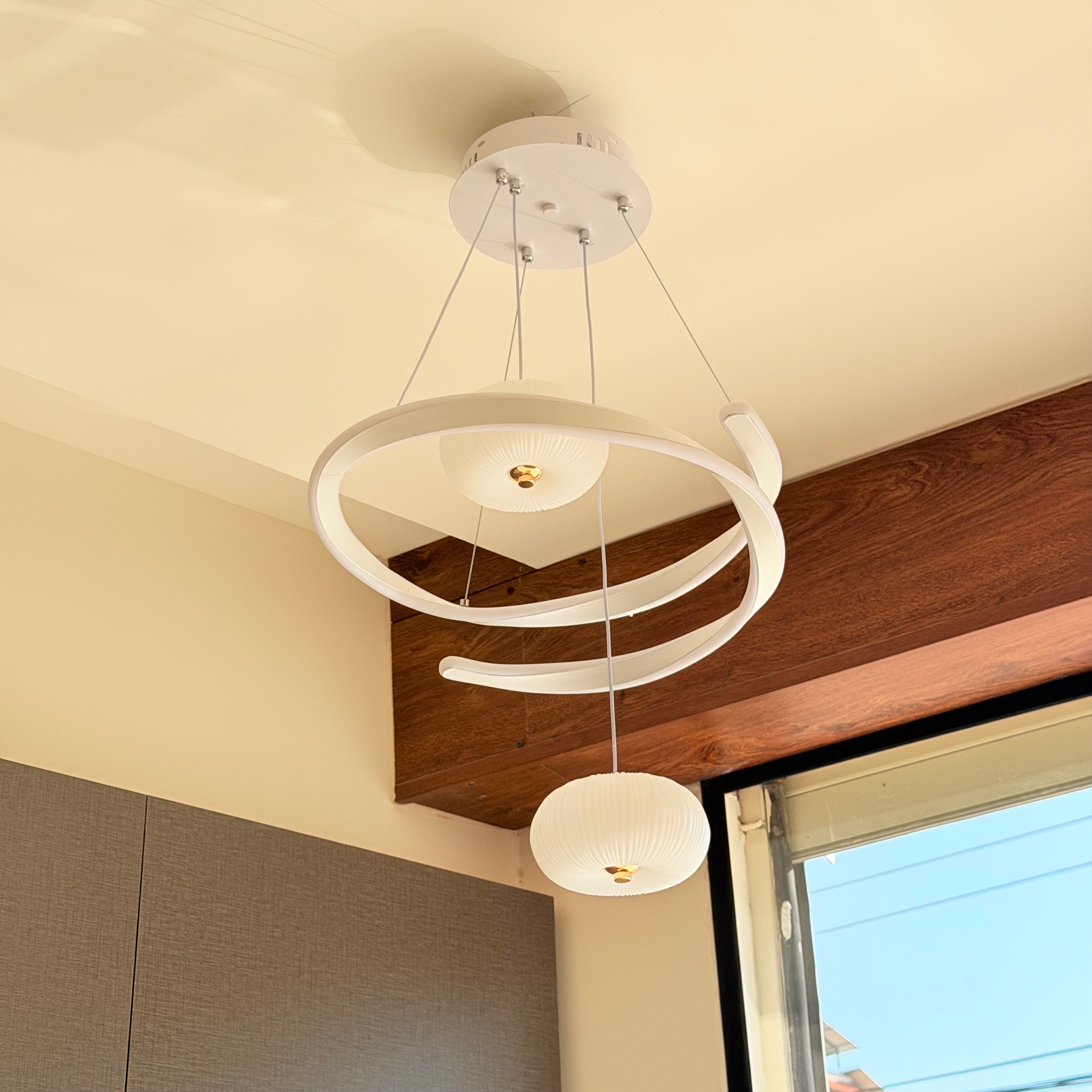 ثريا ليد ابيض