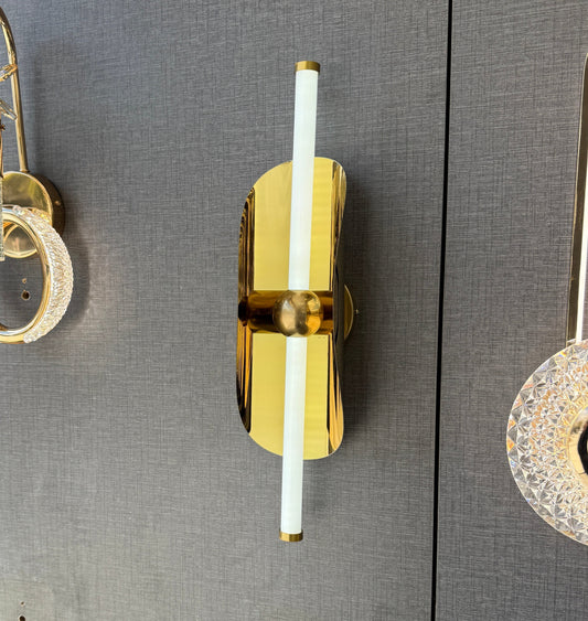 ثريا جدارية ليد ذهبي