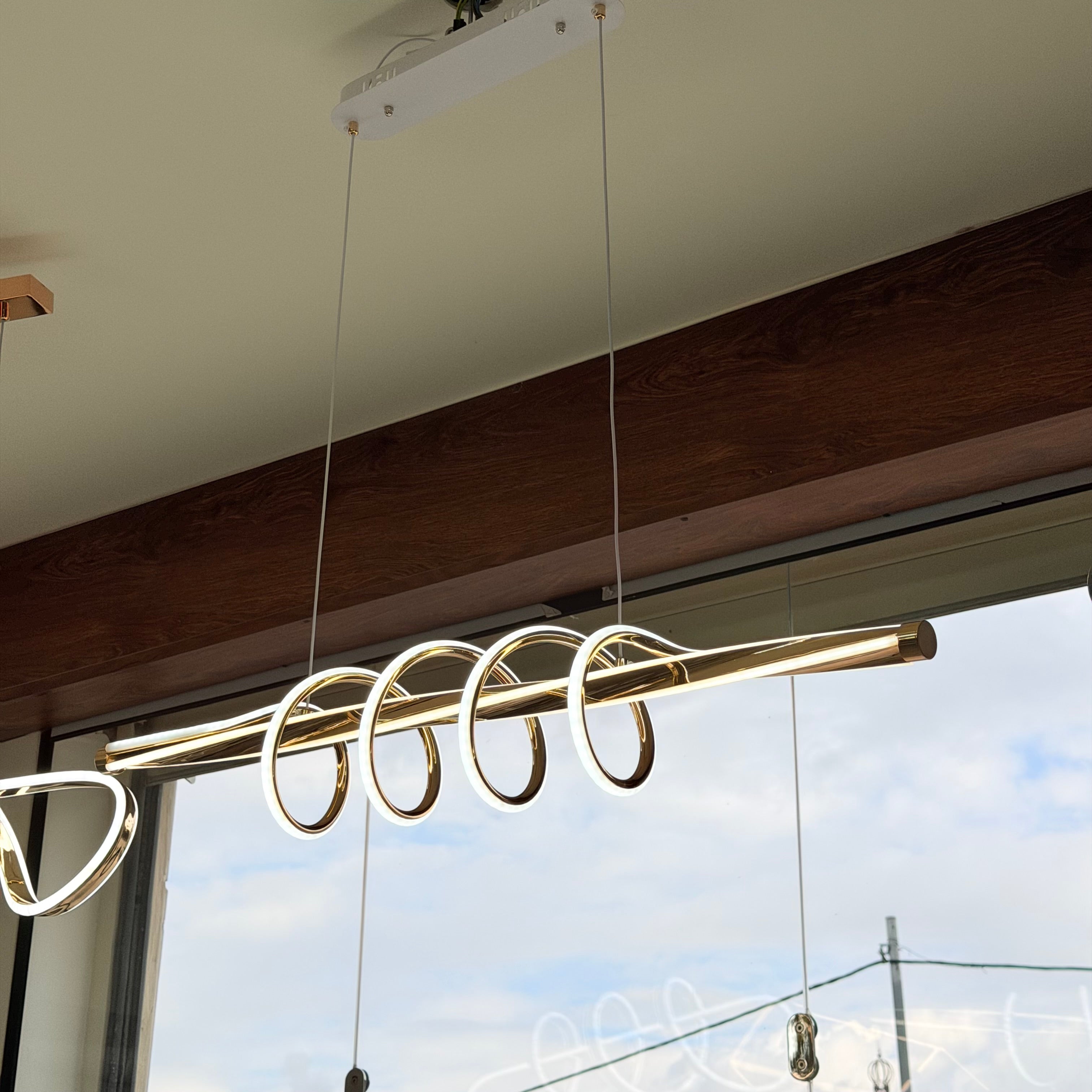 ثريا بار ذهبي ليد