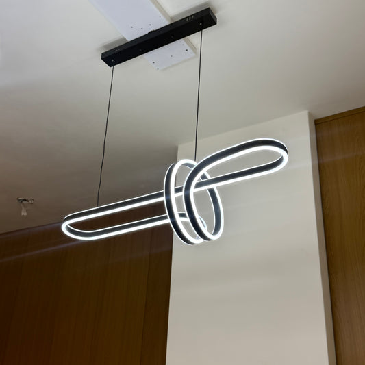 ثريا بار اسود