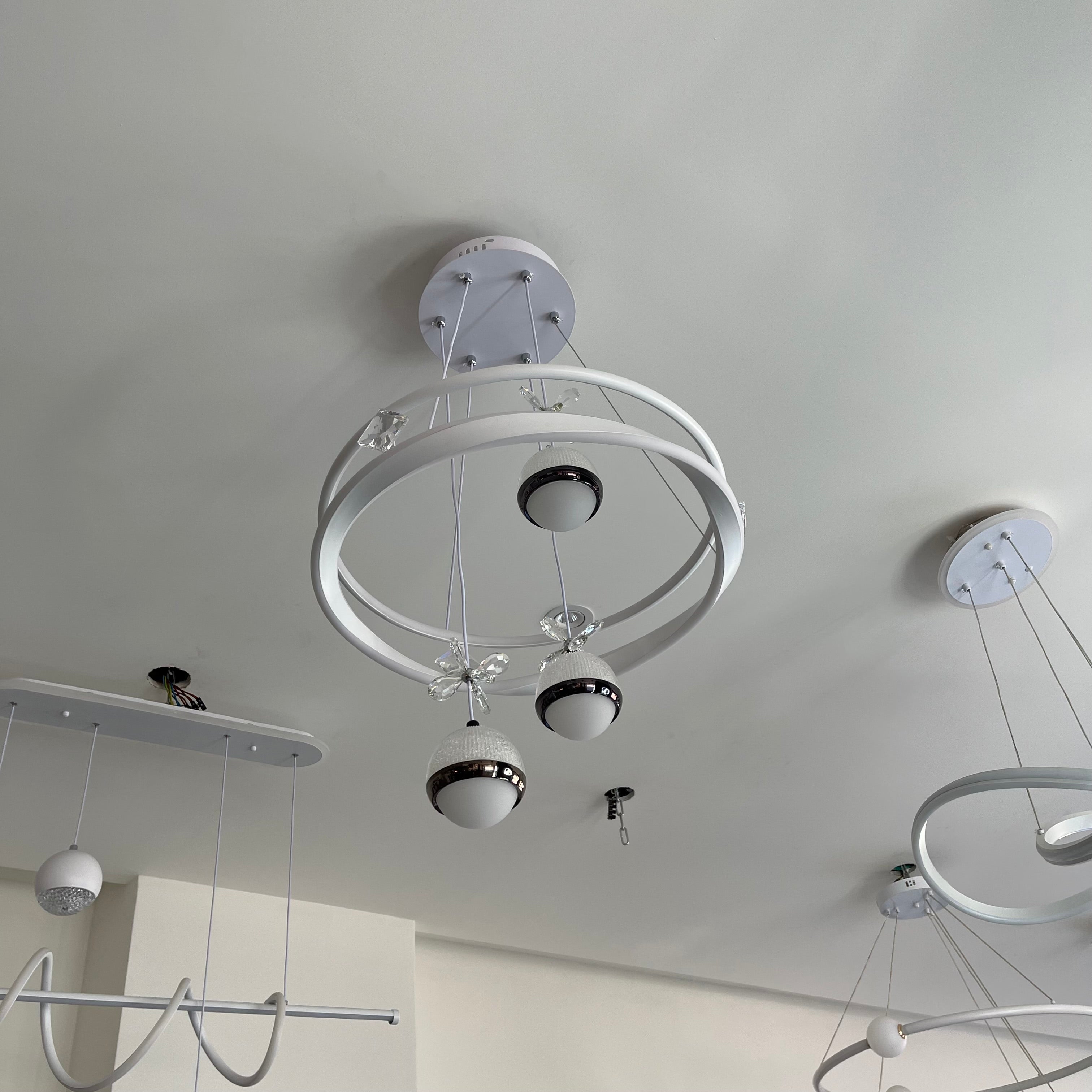 ثريا ليد ابيض