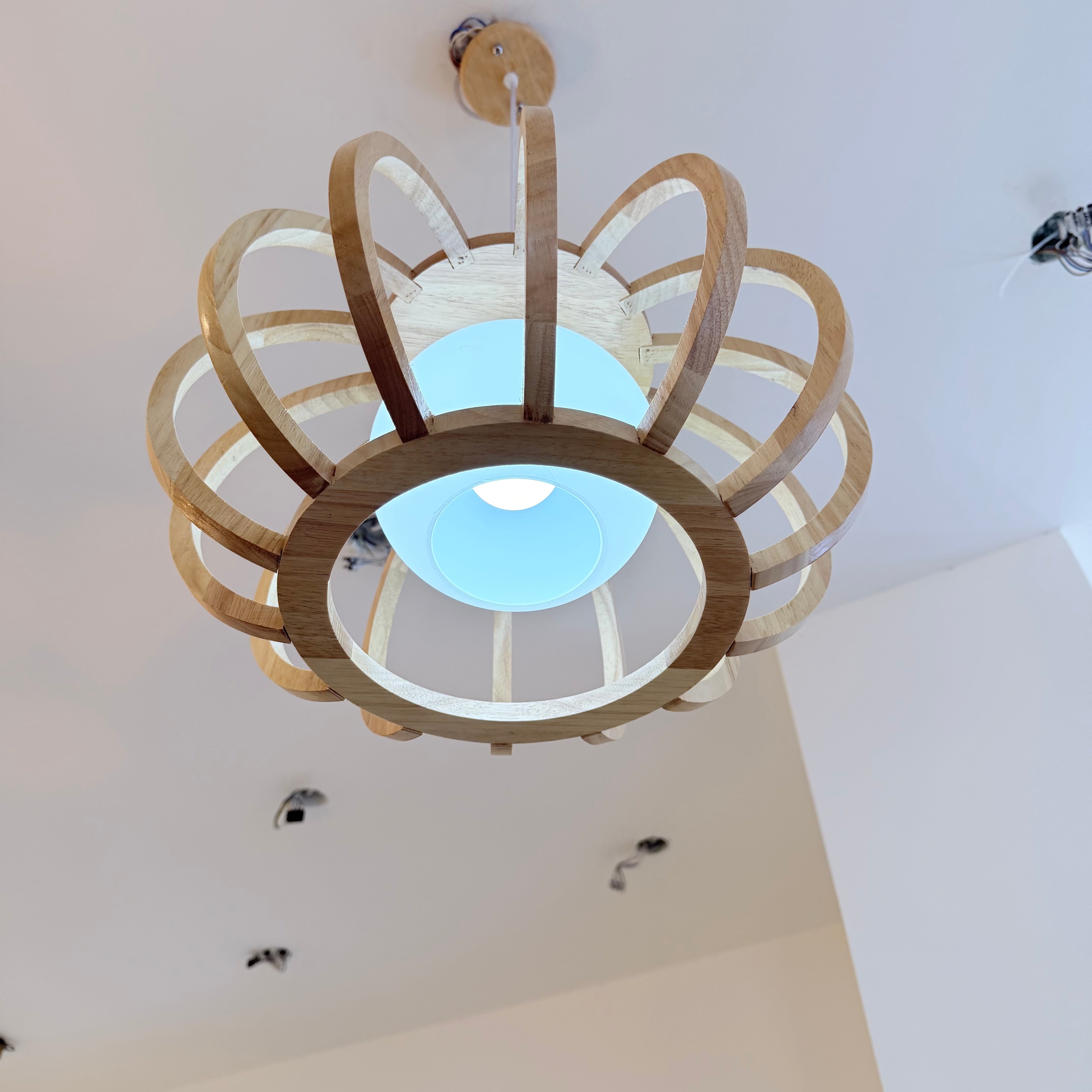 ثريا خشب