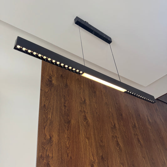 ثريا بار اسود